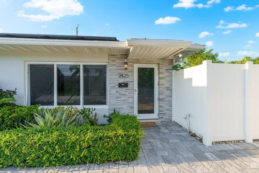 Renovated + 2Mi From Beach + Heated Pool +Grill Fort Lauderdale Exterior photo