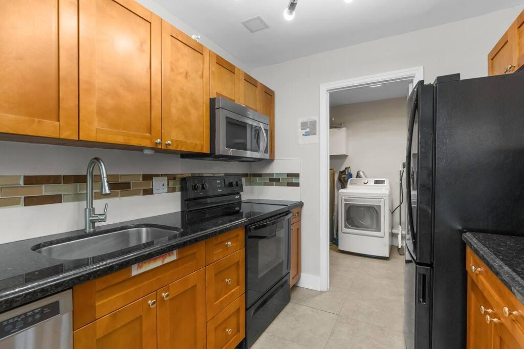 Renovated + 2Mi From Beach + Heated Pool +Grill Fort Lauderdale Exterior photo