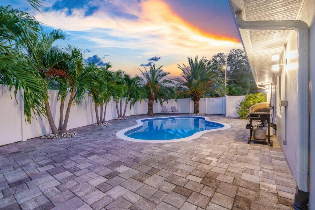 Renovated + 2Mi From Beach + Heated Pool +Grill Fort Lauderdale Exterior photo